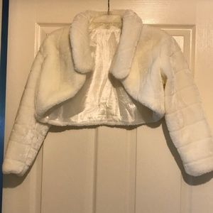 White shrug (fake fur)